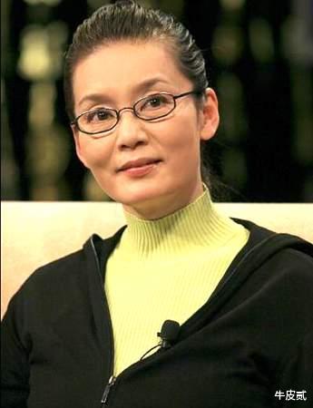 赫本|同样演“贵妇妈妈”，把邬君梅潘虹等女星放在一起，差别出来了