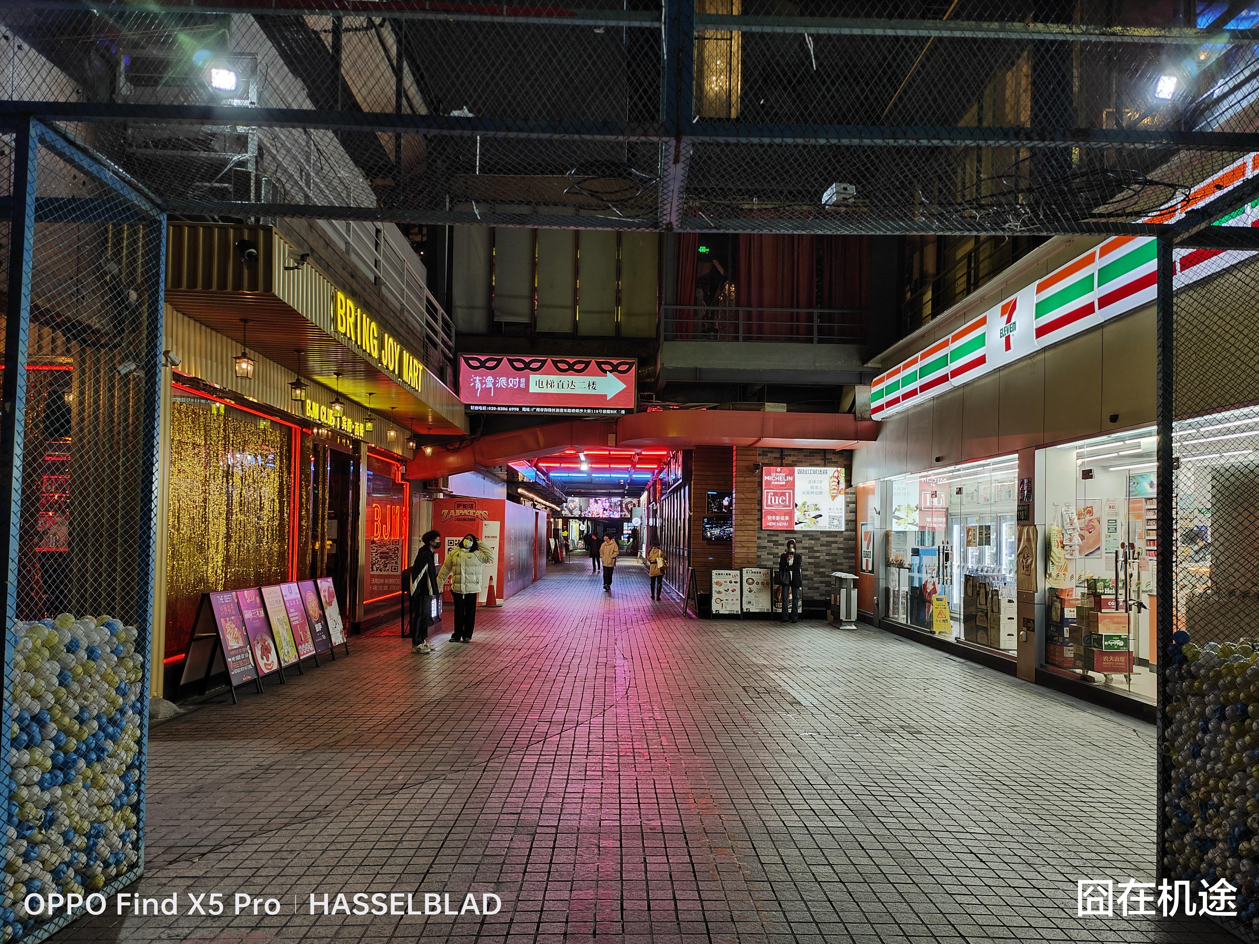 华擎|稳赢？iPhone 13 Pro夜拍对比国产旗舰，结果出乎意料