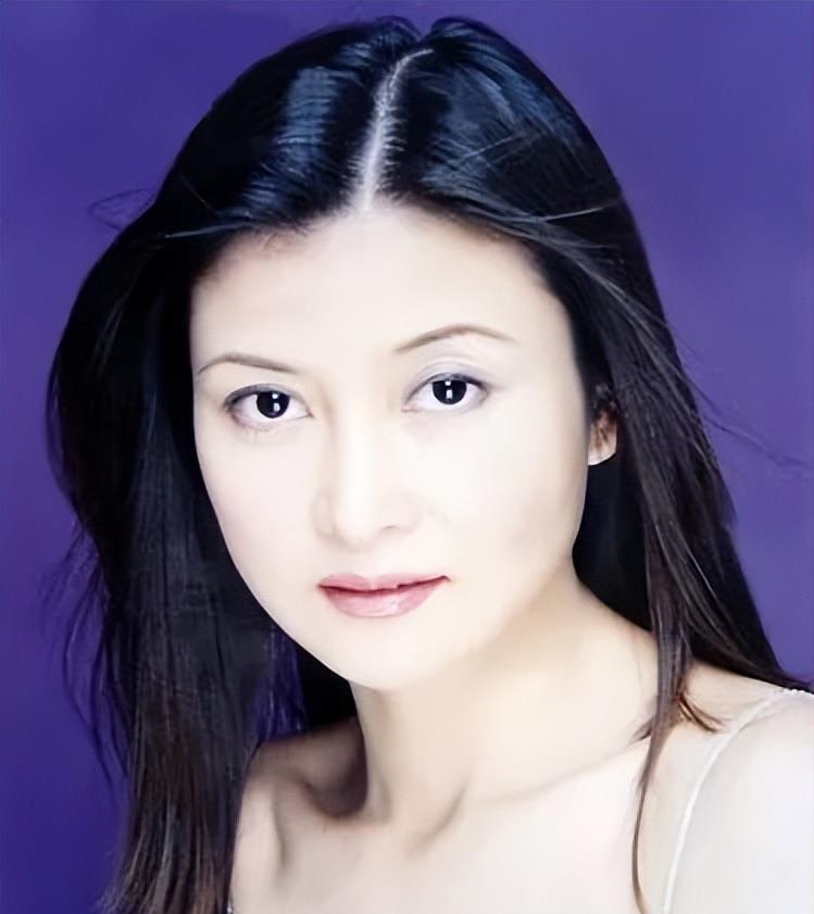 朱晓琳|15岁唱《妈妈的吻》爆红,隐退后经商惨败的朱晓琳,如今怎么样?