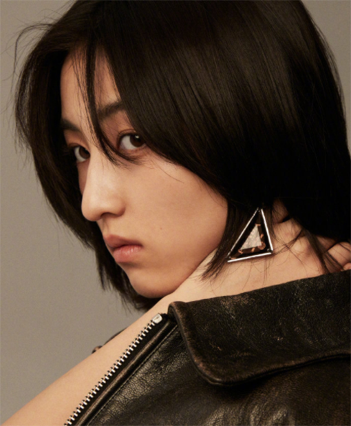 张子枫|张子枫腹肌好绝，新代言视频：一起谱绘未来，拥抱别样年华