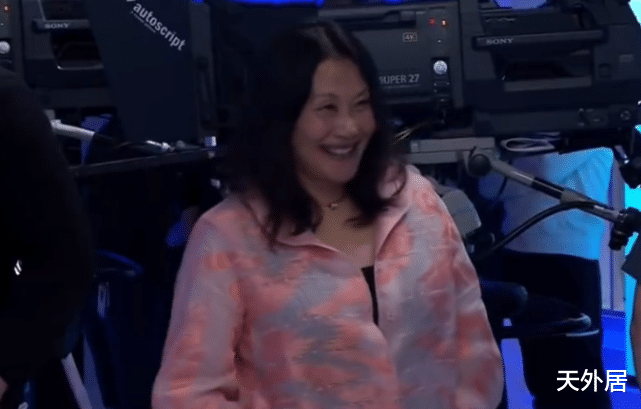 谷爱凌|谷爱凌全美走红!转场专访,强调“人各有志”,粉丝在演播厅外喊