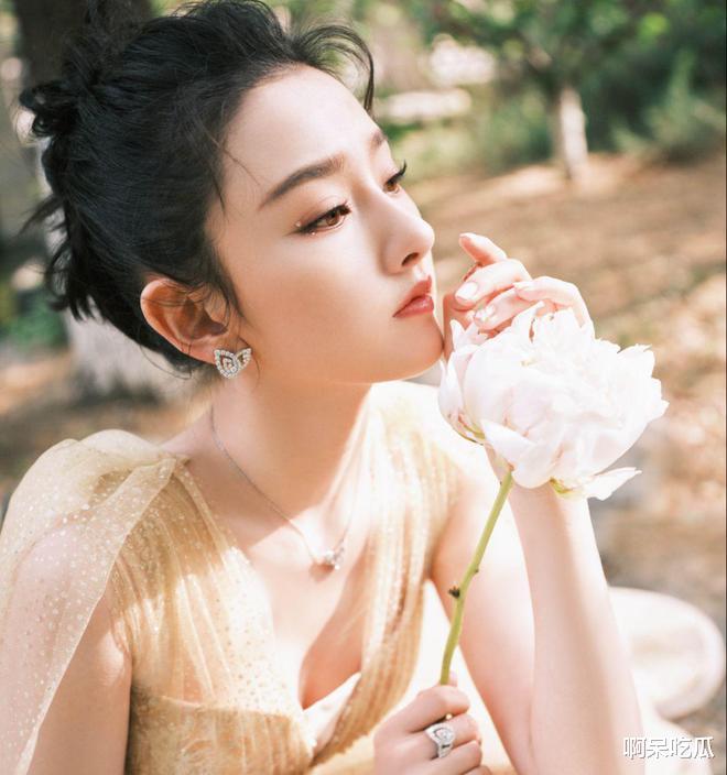 任嘉伦|任嘉伦近照曝光,戴眼镜量血压,全程紧张到不敢说话