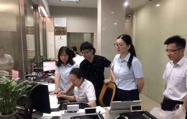 21年前女子在银行存下600万,儿子取钱时却被质疑伪造,结局如何