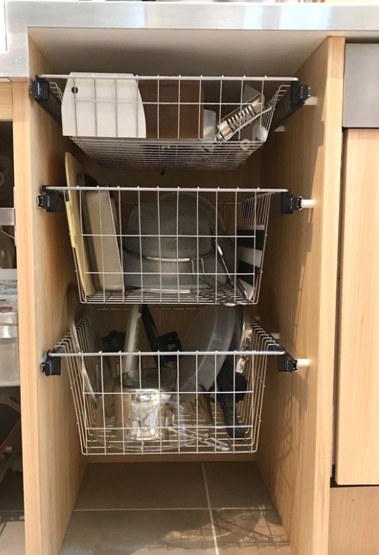 很聪明的一种橱柜做法,格外的舒心顺手,水槽下面再也不会浪费!