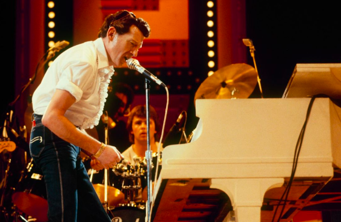 刘易斯|歌手刘易斯去世享年87岁！生前称不害怕死亡，第七任妻子陪伴身边