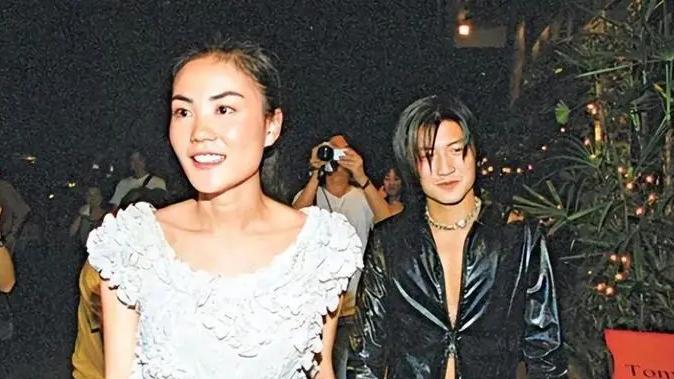 胡歌|王菲：两婚两离两孩子，和谢霆锋分分合合，53岁究竟哪来的底气？