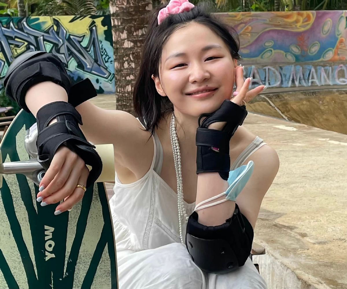 |金婧称助理犯错一次扣一千，助理站出来力挺，网友再次发现亮点