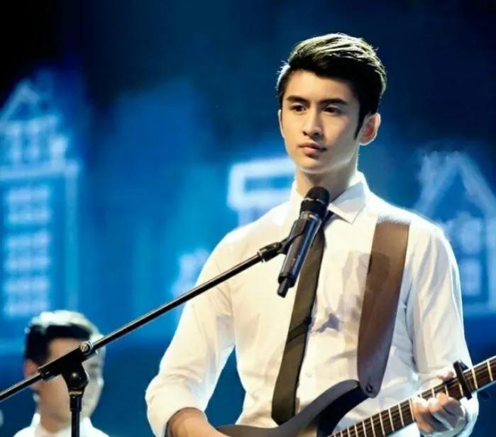 何炅|七年过后再看《栀子花开》的演员，个个都红了，何炅眼光真好