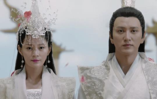 杨紫|女星穿白色嫁衣,杨幂盛世美颜,张钧甯清冷,而杨紫靠眼神“完胜”