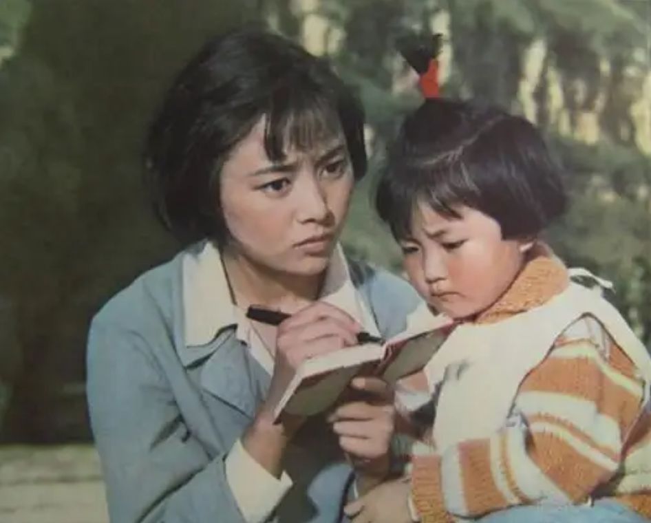 边缘世界|张瑜：80年代红极一时，与导演张建亚离婚31年，今61仍单身无子女