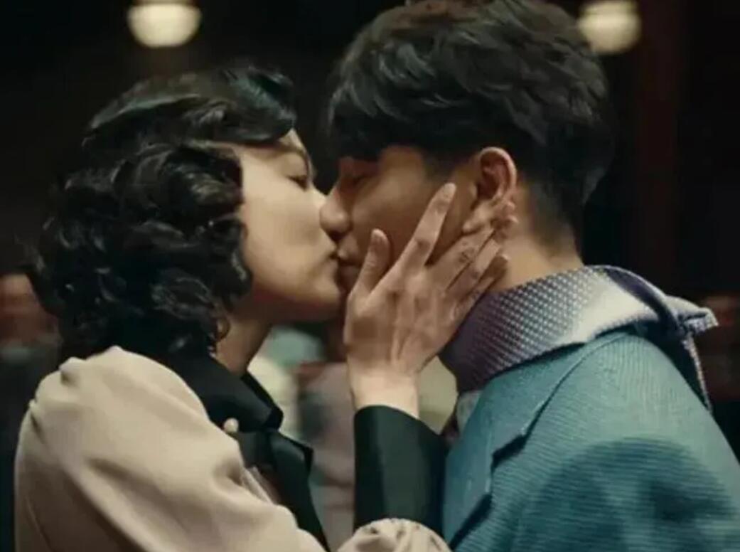 陈坤|陈坤和万茜拍吻戏，越吻越上瘾，竟无视导演喊停