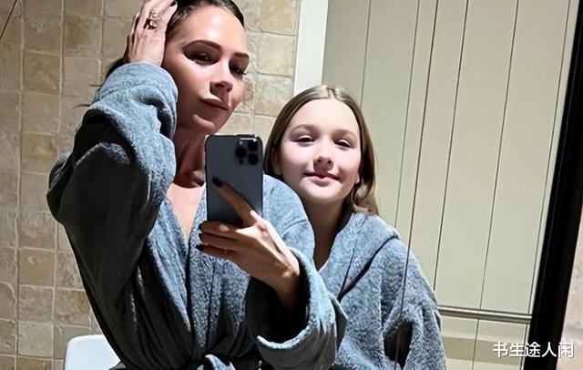 哈珀·贝克汉姆|维多利亚晒小七美照!身形越发圆润,妮可拉也宠她,姑嫂相处和谐