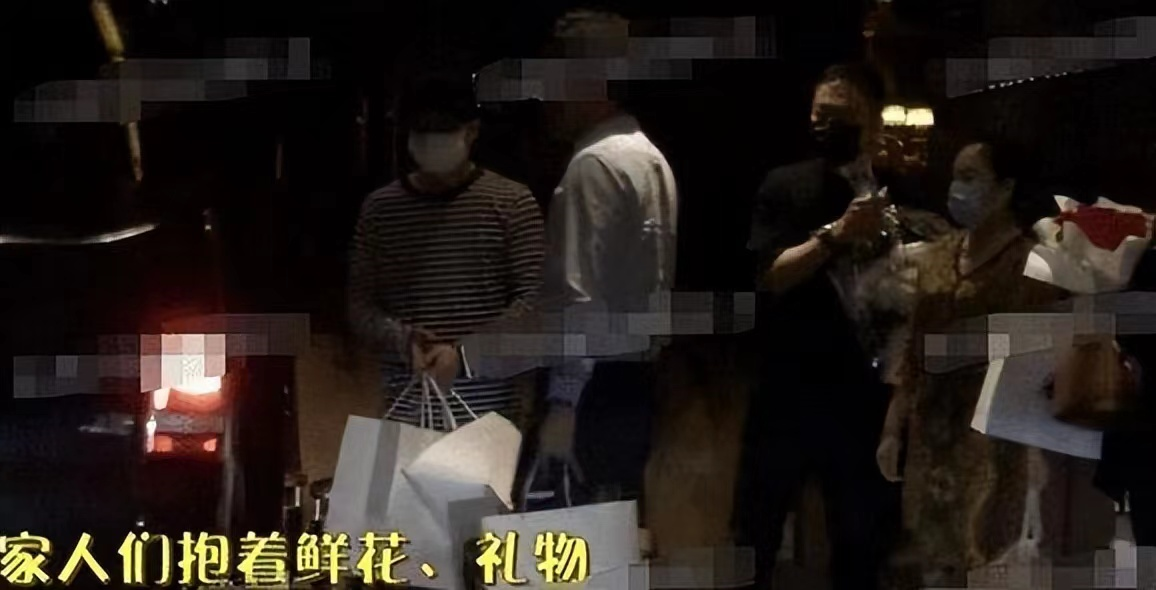 黄轩|?黄轩携女友现身!女方苗条素颜似巩俐,此前被曝收天价彩礼将成婚!