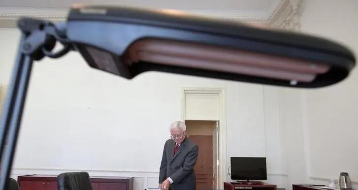 |老领导办完退休手续,从容优雅离开,看透这5点让自己活得通透