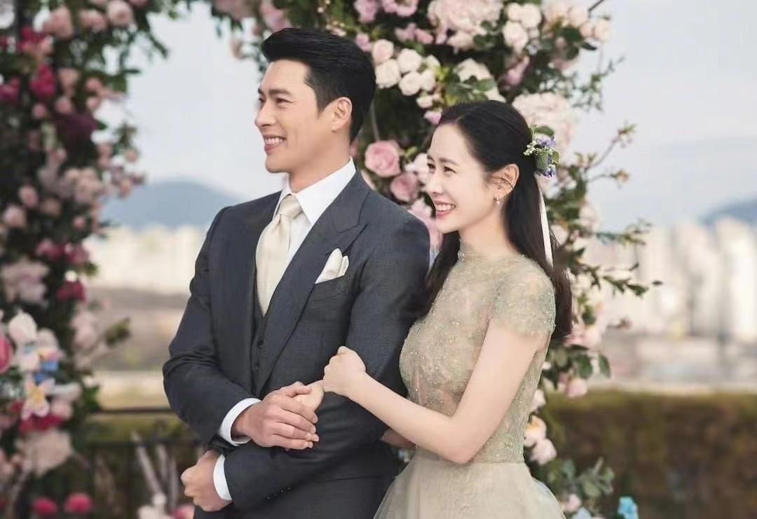 声生不息|玄彬对孙艺珍的爱藏不住，偷瞄的眼神出卖了他，穿啥都像情侣装！