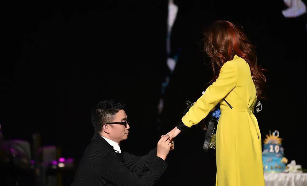 威尔|张靓颖：我与冯轲相爱15年，分开后被骗六个亿，恩爱背后全是心酸