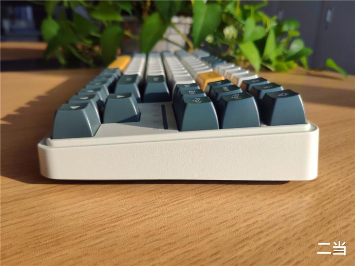 机械键盘|三模无缝切换、RGB炫彩背光——米物Z870机械键盘体验