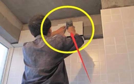 装修新房时,工人如果这样贴瓷砖,就算多给几百块工钱都值得!