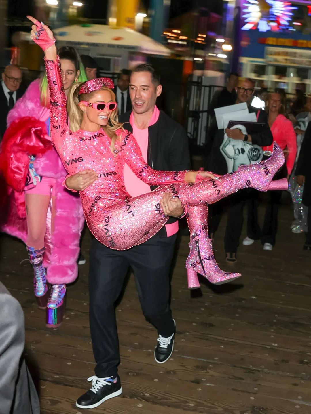 吴京|希尔顿大小姐首当妈!众星在线送祝福