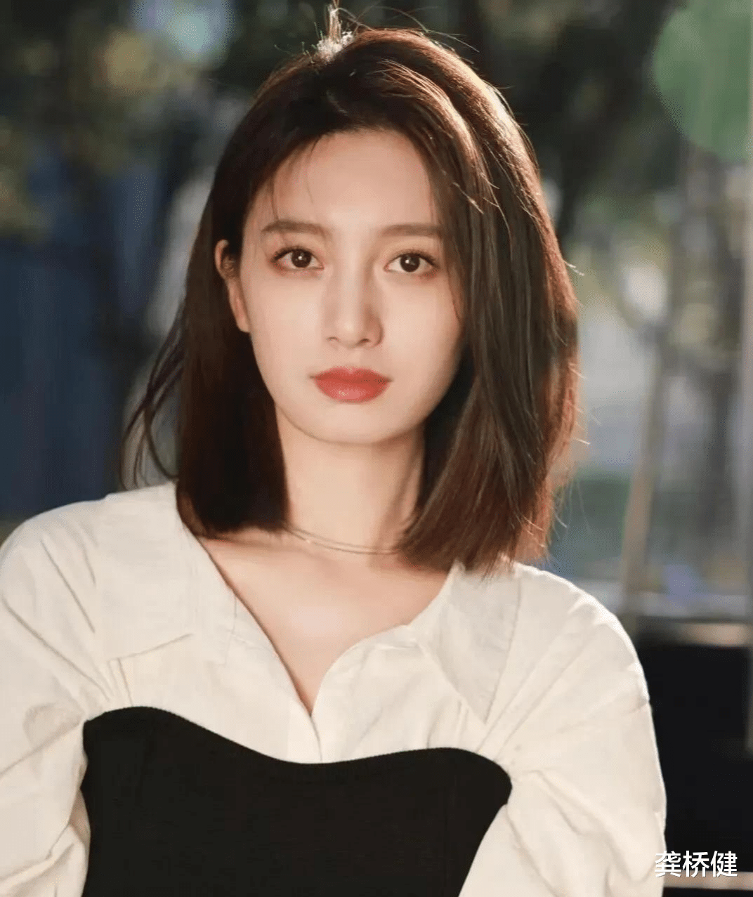 短发 气质女网红短发