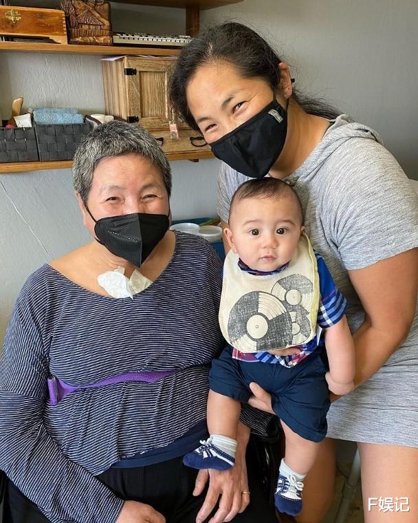 原子鏸|郑佩佩女儿原子鏸晒一家三口温馨全家福为儿子庆祝1岁生日