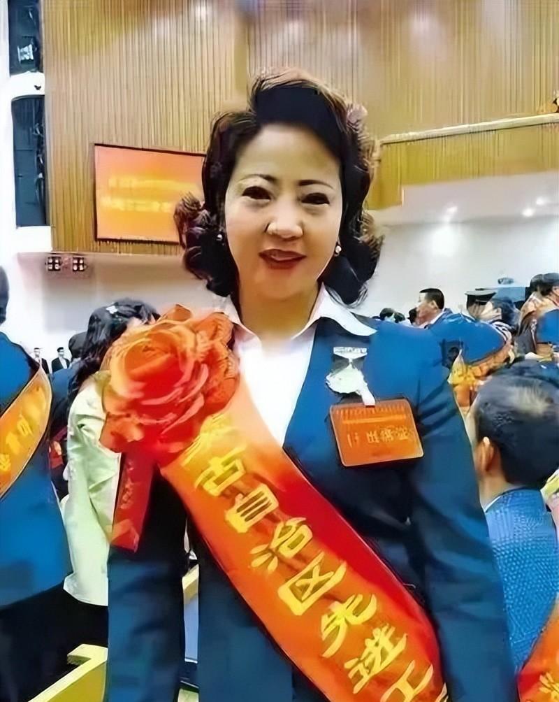 李少莉|李少莉被恶搞成于谦小姨子，老公遭人肉，同款耳钉热销！合理吗？