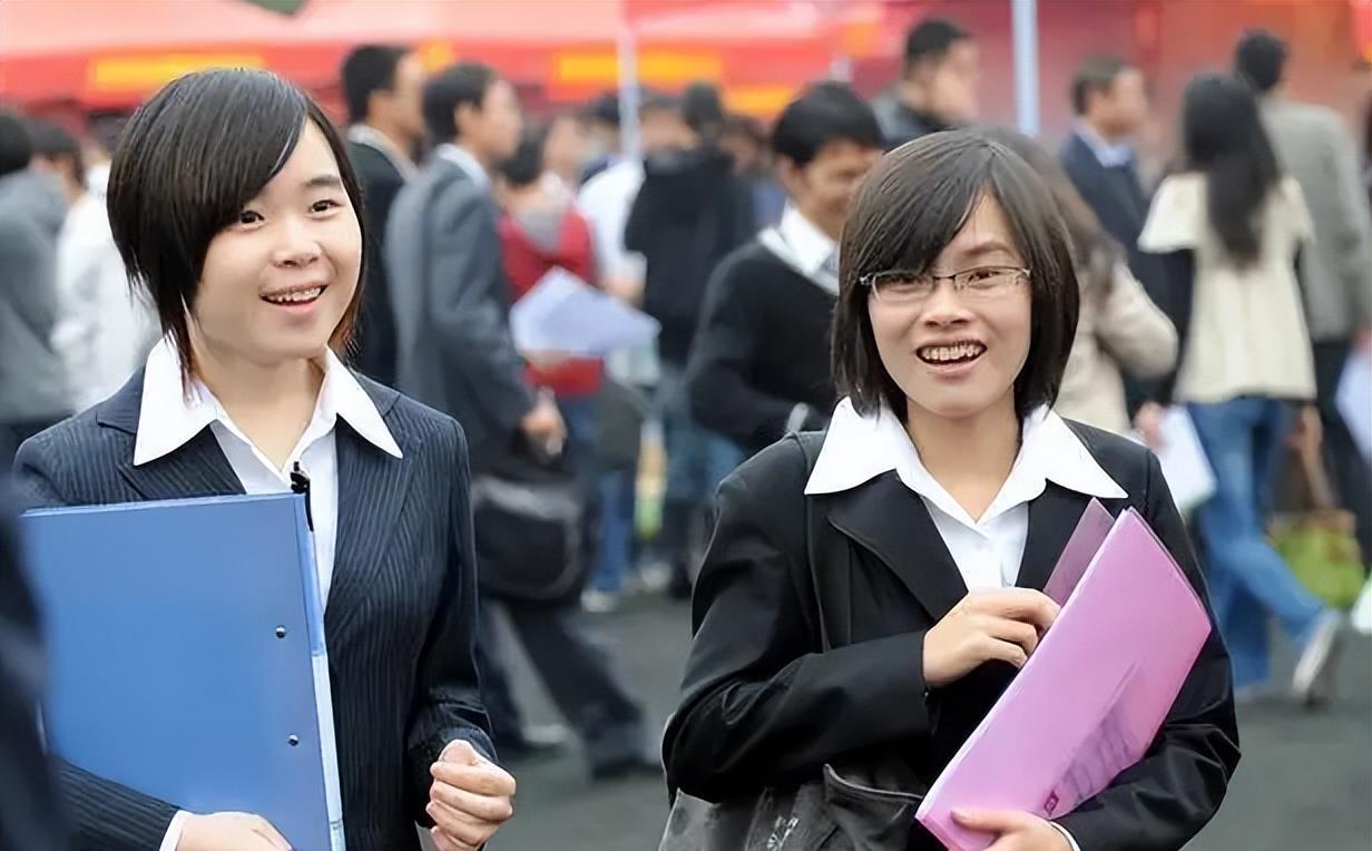 职业装|这个“冷门”事业单位开始招聘,工资是公务员的3倍,初中生也能上任