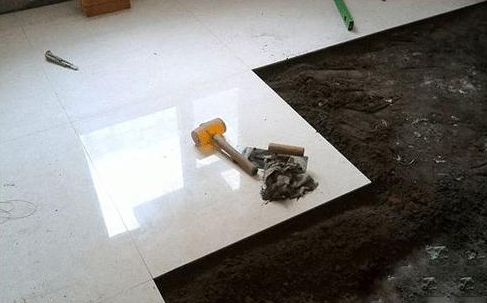 地砖干铺和湿铺区别在哪?我竟被骗了这么多年!