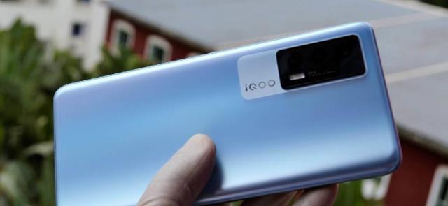 |想换手机了，预算在三千左右，哪款手机好点？