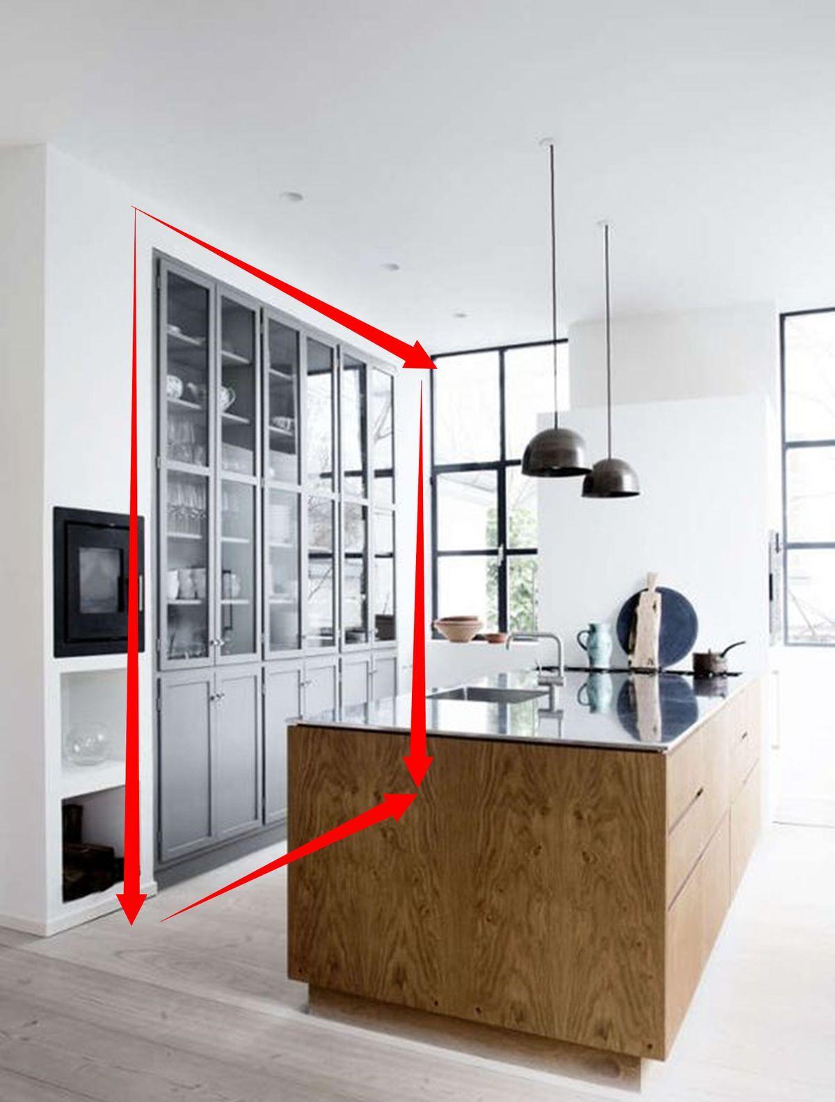 厨房橱柜不是只有一种装法，玻璃橱柜嵌入墙内，怎么看都高级