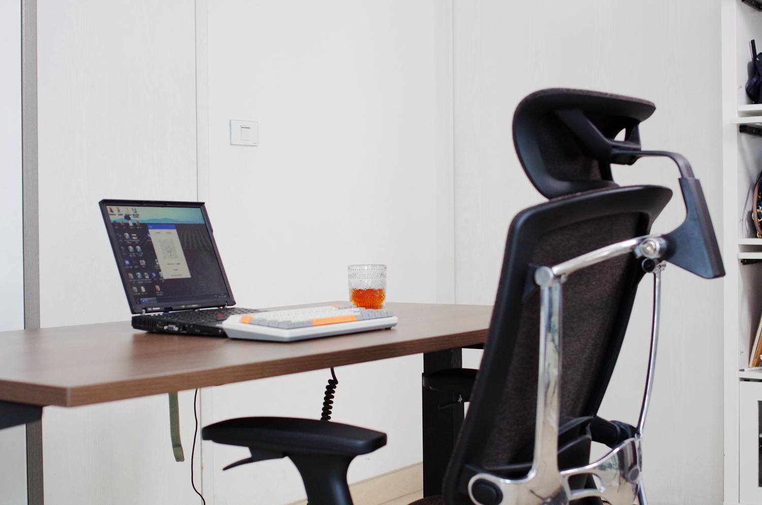 网易严选|站着搬砖不腰疼：做了很多功课的我，为何选择网易严选电动升降桌