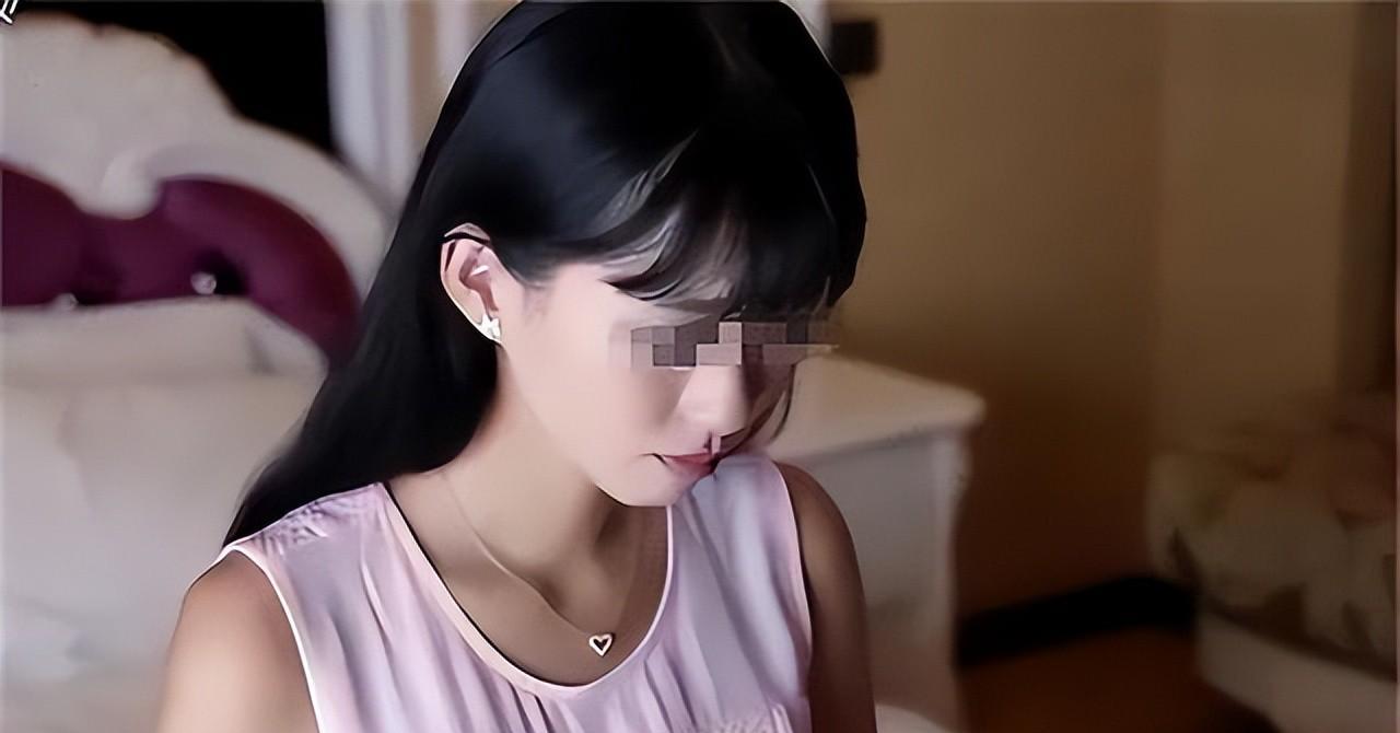 回顾女子经常加班,回家累得不行,丈夫发现其秘密后大打出手