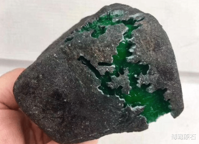 翡翠|2万5淘到一块“暴风雪”莫莫亮，成品出来大哥的心情终于“阴转晴”！