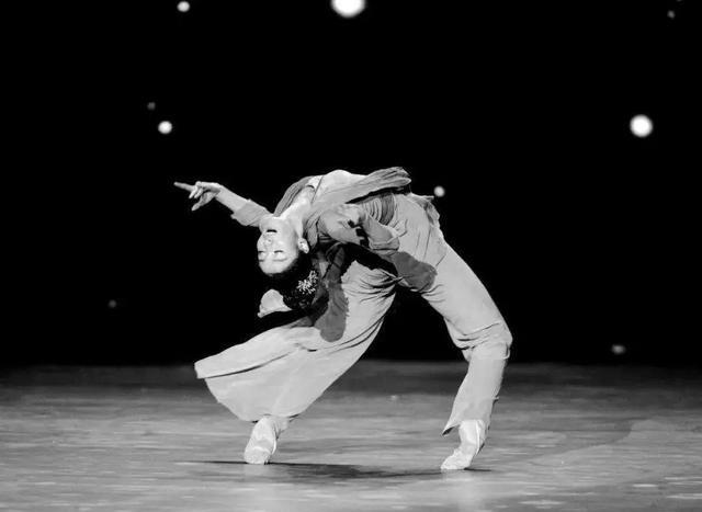 唐诗逸|唐诗逸:中国歌剧舞剧院首席舞者,在节目中因卖惨被金星怒斥