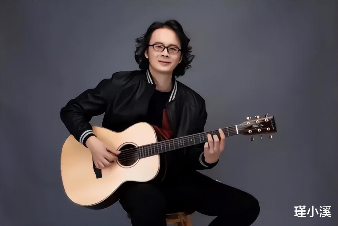 丁香花|“那坟前开满丁香花”，20年前爆红的《丁香花》，唱的亡者是谁？