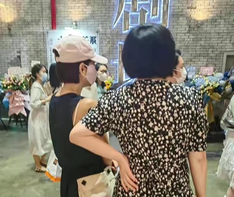 马伊琍|38岁文章近照太憔悴，脸色蜡黄独自开车就医，面部浮肿显老态