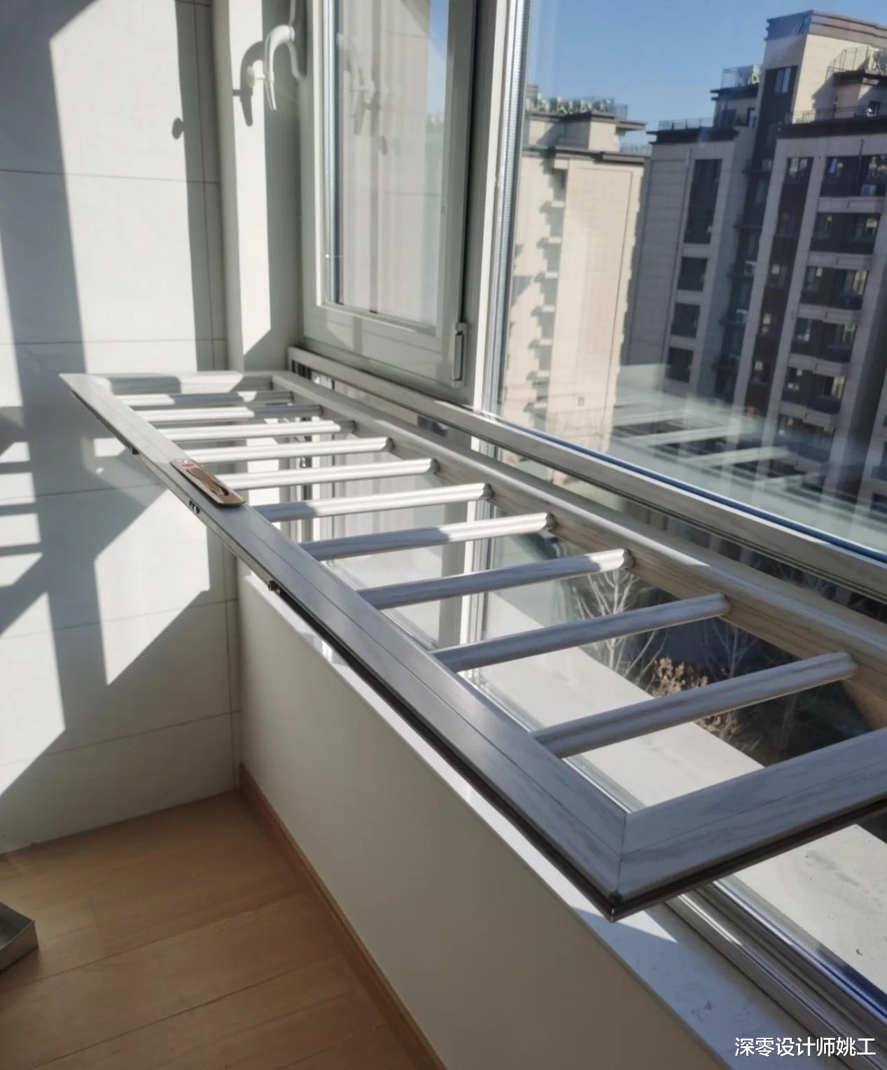 封阳台下面多留一扇小窗,别看不起眼,夏天你就知道有多凉快