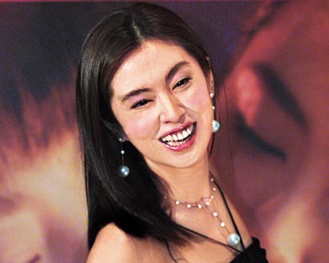 王祖贤的旧爱林建岳小女儿17岁了,正式踏足社交圈,撞脸徐子珊