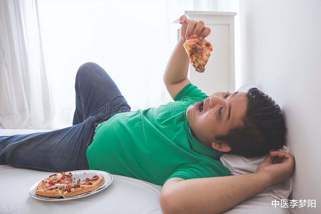 针灸|身体出现这3个表现,说明你脾虚湿气重,医生教你3个祛湿小方法