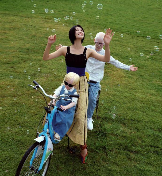 黑涩会美眉|8.1图：杨超越 杨幂 范丞丞 虞书欣 李宇春 吴磊 孟子义 蔡徐坤 迪丽热巴