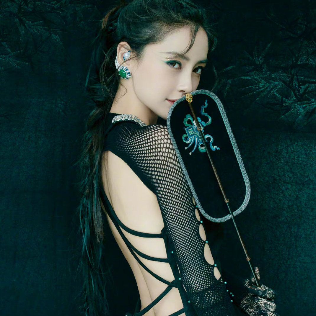 Angelababy|Angelababy放大招，眼神魅惑宛如埃及艳后，渔网裙太惊艳了