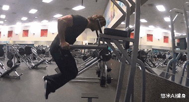 双杠|双杠臂屈伸,双腿向前和双腿向后,哪种做法的训练效果更好?