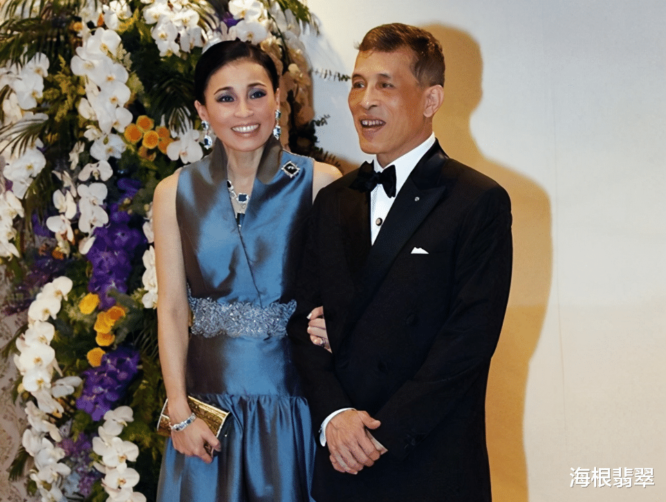 苏提达王后为了找存在感，竟佩戴祖母绿翡翠首饰与诗妮娜贵妃比美