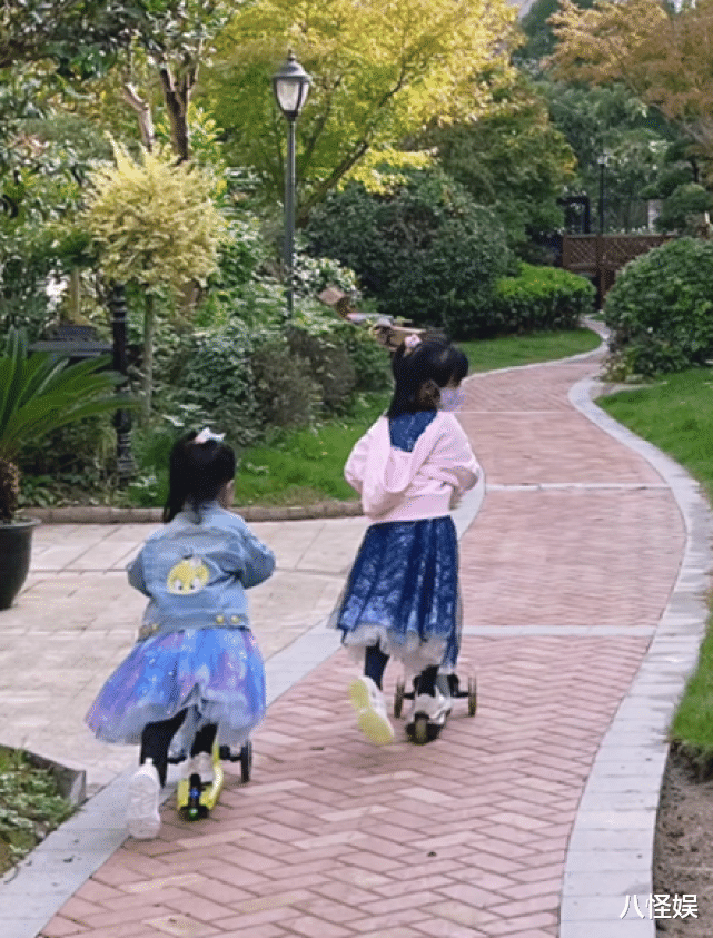 陈赫|陈赫妈妈豪宅内为孙女庆生,咲咲露出眼睛像爸爸,陈赫基因太强大