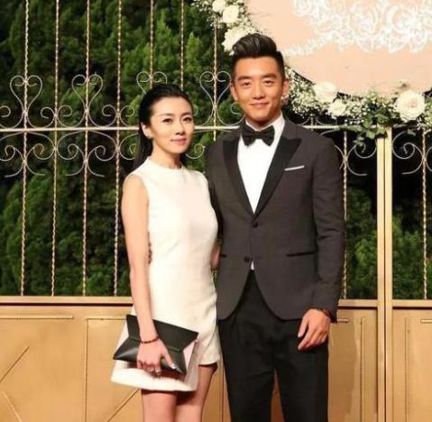 郑恺|郑恺苗苗婚姻危机？男方称后悔结婚，女方秒变脸，夫妻间距引争议