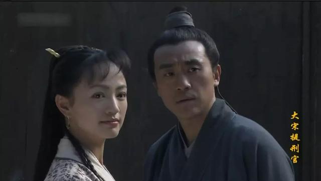 何冰|何冰的尴尬,是谁的过错?