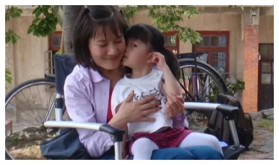 杨超越|潘雨辰：24岁爆火，嫁大11岁侯勇，3年后离婚独自带女