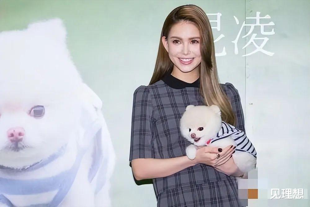 昆凌|昆凌带6岁女儿豪宅内游泳,母女俩COS美人鱼,穿泳装大秀身材!