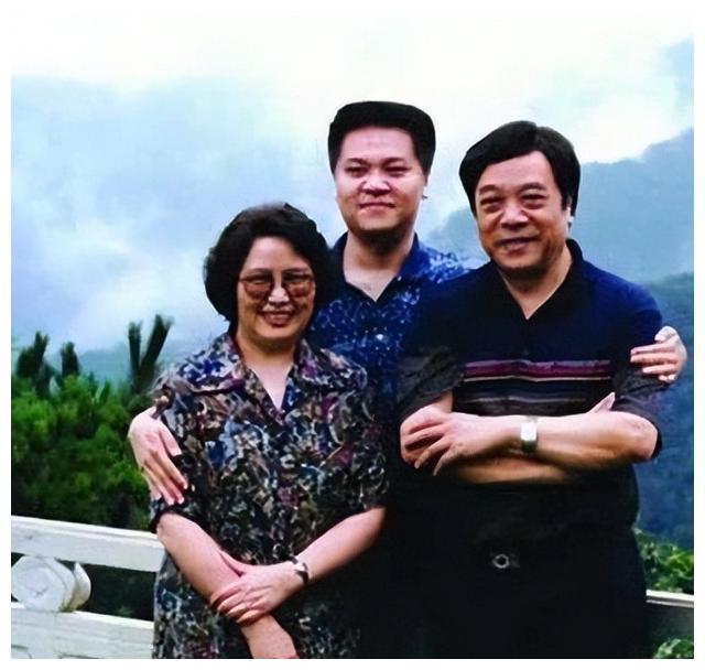 赵忠祥|赵忠祥:一生献给事业78岁病逝,遗产却没给妻子、儿子一分