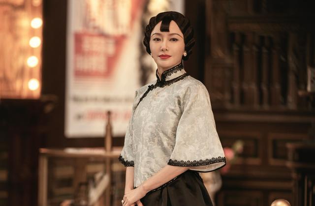 秦岚|秦岚因《传家》成理想媳妇,43岁如何保持颜值?直言中年后更勤奋